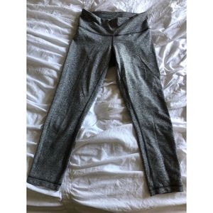 Lululemon light gray cropped leggings